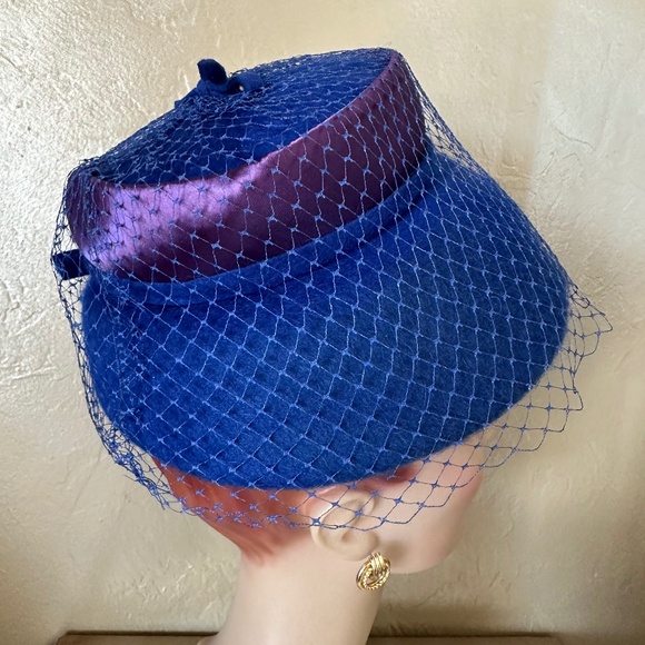 BEAUTIFUL ROYAL BLUE 1960S' FELT "BUCKET " HAT + PURPLE SATIN BAND + BLUE VEIL - Picture 4 of 11